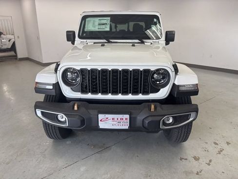 New 2026 Jeep Gladiator Sport AWD/4WD image 2