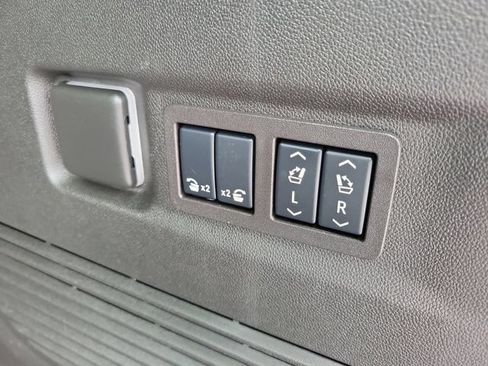 Used 2024 Chevrolet Suburban High Country AWD/4WD image 10