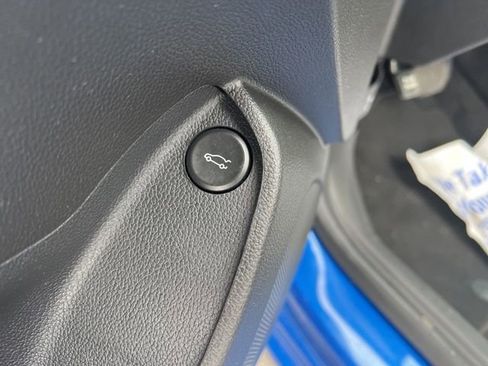 Used 2019 Chevrolet Cruze LT w/ Convenience Package image 27