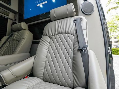 Used 2018 Mercedes-Benz Sprinter 3500 image 89