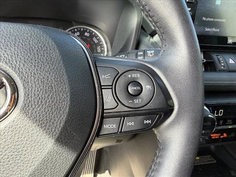 Used 2021 Toyota RAV4 XLE Premium AWD/4WD image 17