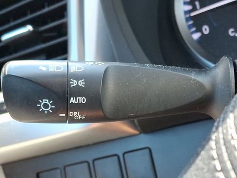 Used 2017 Toyota Highlander LE image 25