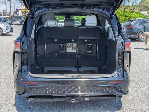 Used 2022 Toyota Sienna XSE w/ XSE Plus Package image 7