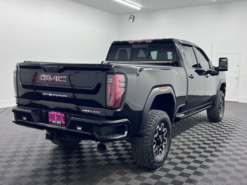 Used 2025 GMC Sierra 2500 AT4X AWD/4WD image 9