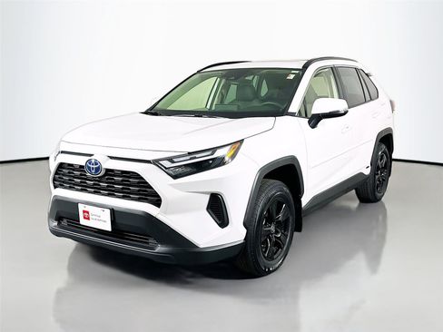 Used 2023 Toyota RAV4 XLE w/ Convenience Package AWD/4WD image 4