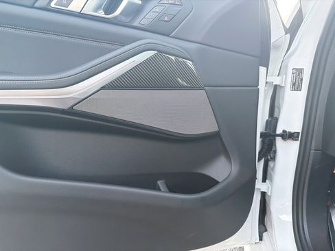 New 2026 BMW X7 M60i w/ Climate Comfort Package image 26