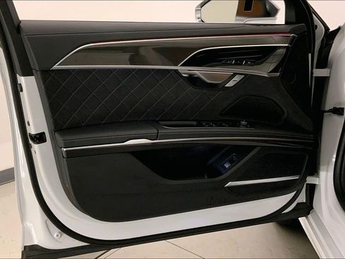 Used 2024 Audi S8 AWD/4WD image 24
