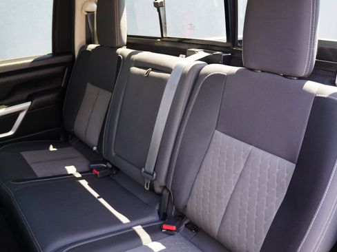 Used 2022 Nissan Titan SV image 14