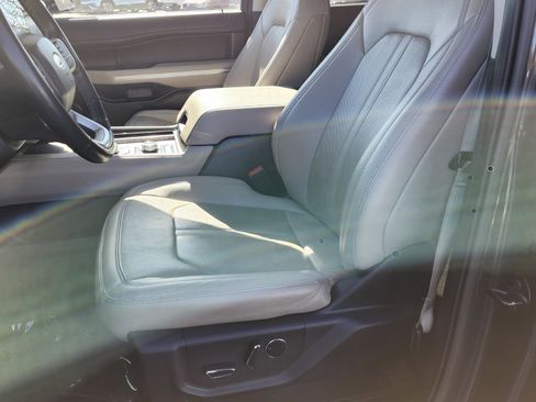 Used 2023 Ford Expedition Limited image 18