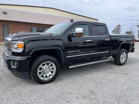 Used 2018 GMC Sierra 2500 Denali w/ Duramax Plus Package image 2