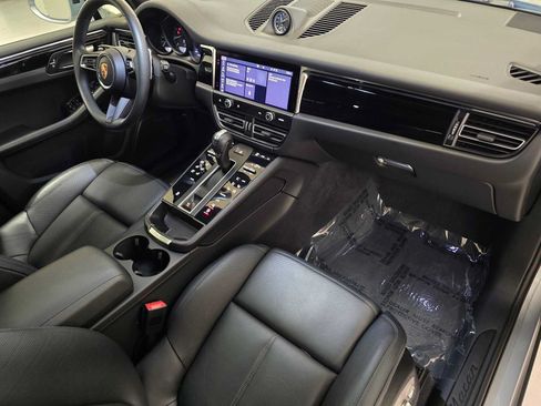 Used 2025 Porsche Macan AWD/4WD image 10