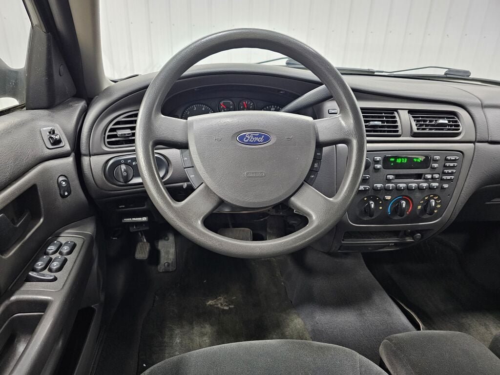 Used 2007 Ford Taurus SE FWD image 14