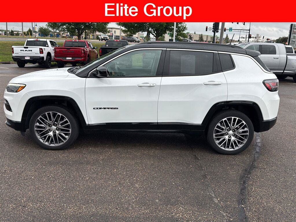 Used 2022 Jeep Compass Limited w/ Elite Group AWD/4WD image 3