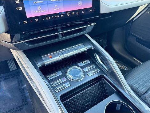 Used 2024 Lincoln Nautilus Reserve image 16