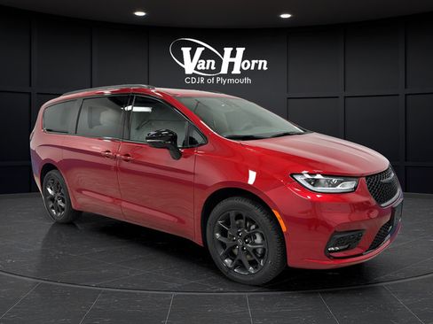 New 2026 Chrysler Pacifica Select AWD/4WD image 1
