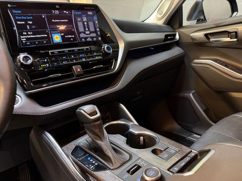 Used 2021 Toyota Highlander Platinum image 27