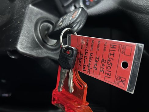 Used 2015 Jeep Wrangler Unlimited Sahara w/ Connectivity Group image 39