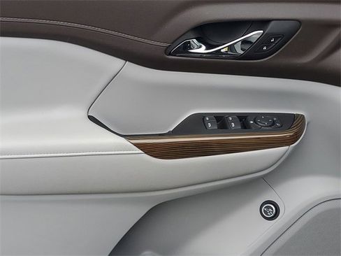 Certified 2023 GMC Acadia SLE w/ Driver Convenience Package image 17