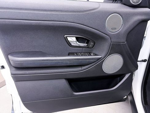 Used 2017 Land Rover Range Rover Evoque SE Premium image 16