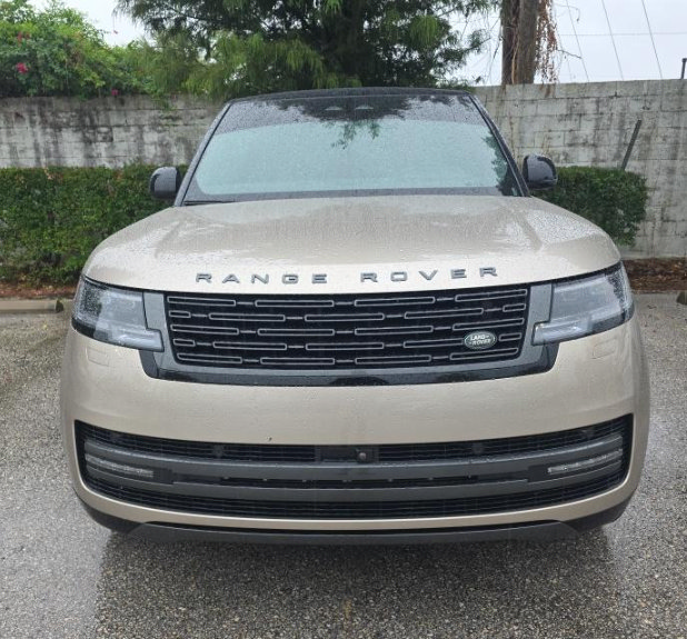 Used 2025 Land Rover Range Rover SE AWD/4WD image 2