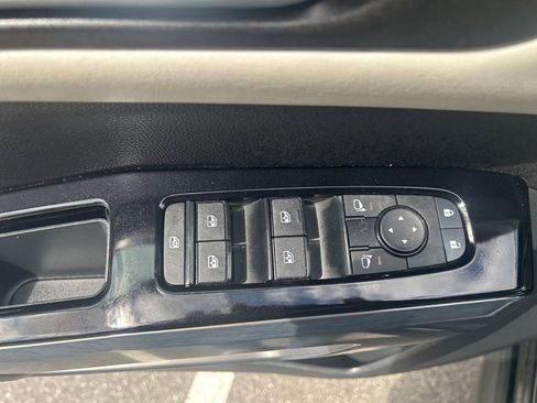 Certified 2025 Nissan Pathfinder SL FWD image 18