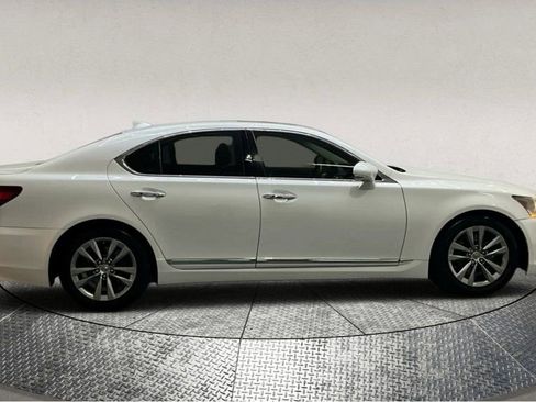 Used 2016 Lexus LS 460 w/ Comfort Package image 9