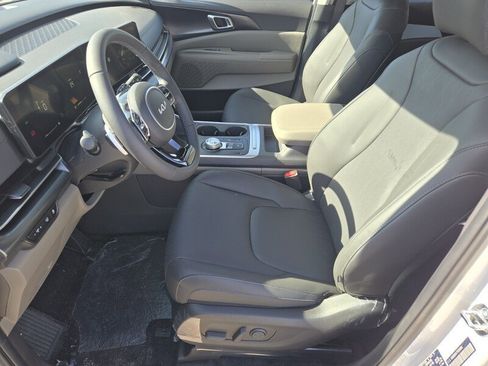 New 2026 Kia Carnival LXS image 6