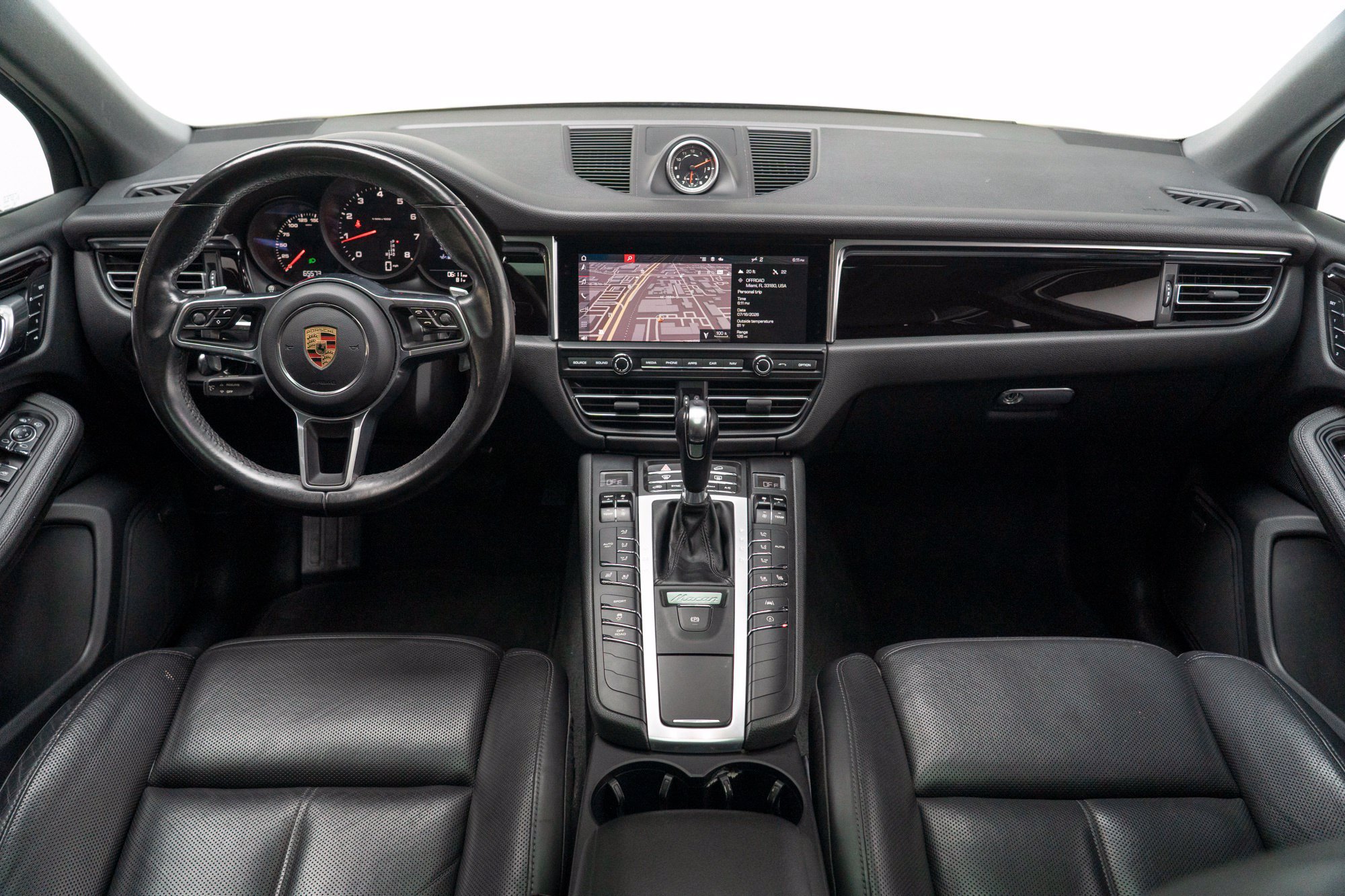 Used 2020 Porsche Macan AWD/4WD image 2
