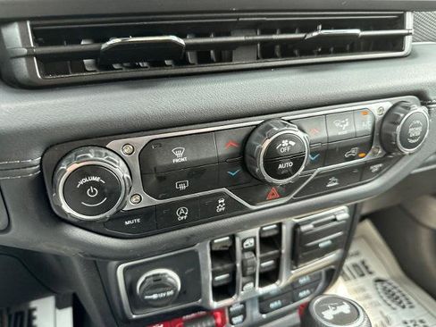 Used 2024 Jeep Wrangler Unlimited Rubicon AWD/4WD image 4