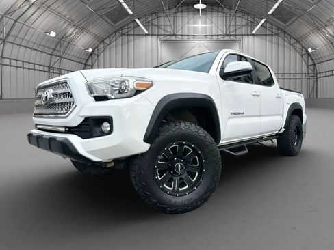 Used 2017 Toyota Tacoma TRD Off-Road RWD image 20