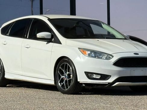 Used 2015 Ford Focus SE w/ SE Sport Package FWD image 17