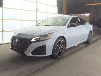 Used 2023 Nissan Altima 2.5 SR video 2