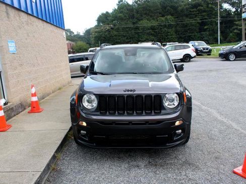 Used 2018 Jeep Renegade Altitude w/ UConnect 8.4 Nav Group image 2