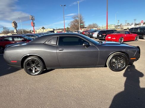 Used 2016 Dodge Challenger SXT image 8