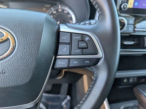 Used 2024 Toyota Highlander LE image 24