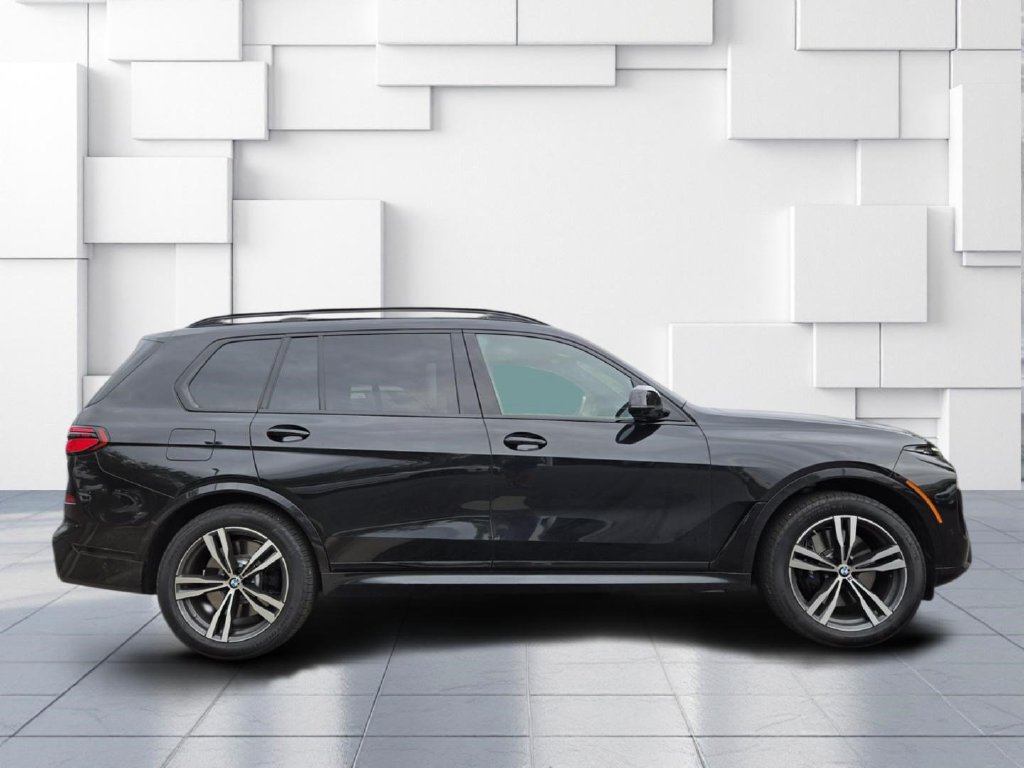 Certified 2025 BMW X7 M60i AWD/4WD image 4