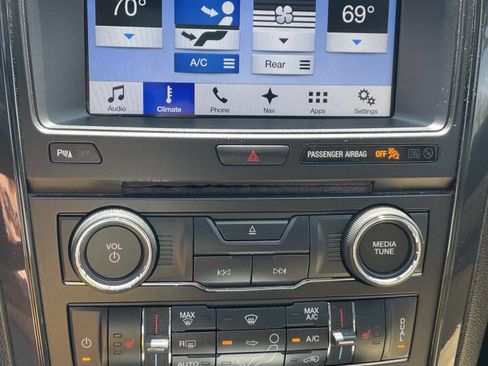 Used 2017 Ford Explorer XLT w/ Equipment Group 202A image 9