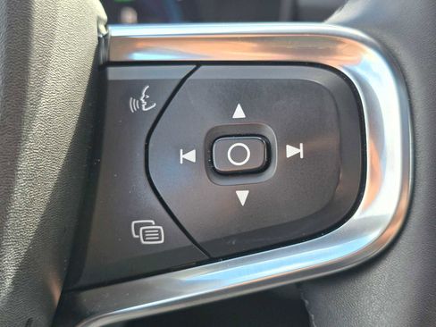 Used 2023 Volvo XC40 Recharge Plus image 32