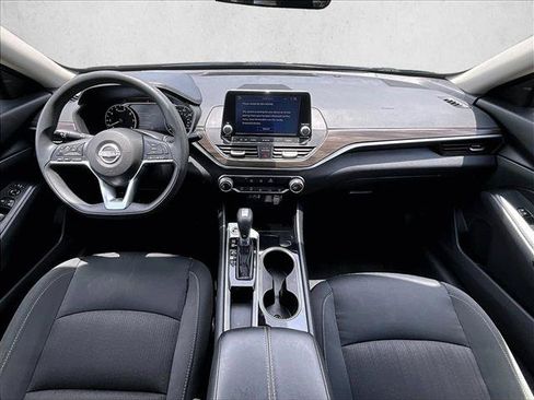 Used 2024 Nissan Altima 2.5 SV FWD image 16