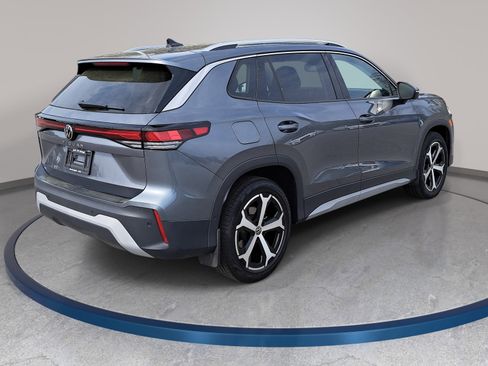 Used 2025 Volkswagen Tiguan SE image 5