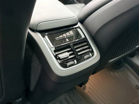 Used 2023 Volvo XC60 B5 Ultimate w/ Protection Package Premier image 28