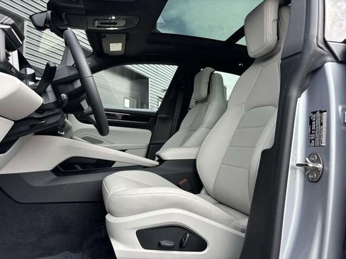 Used 2025 Porsche Macan 4 Electric image 11