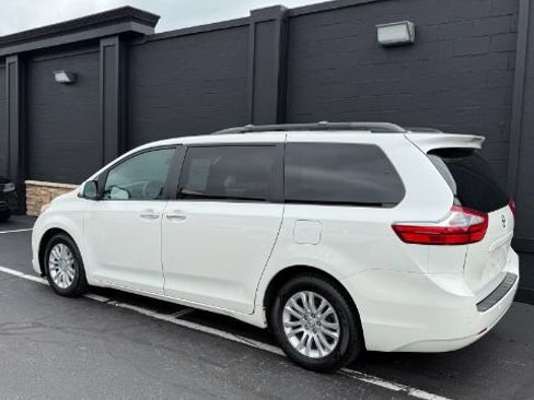 Used 2017 Toyota Sienna XLE Premium FWD image 5