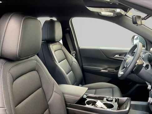 New 2026 Chevrolet Equinox LT w/ Convenience Package II FWD image 13