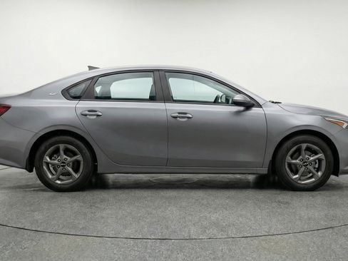 Used 2025 Kia K4 FWD image 11
