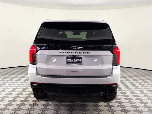 Used 2025 Chevrolet Suburban Z71 AWD/4WD image 9