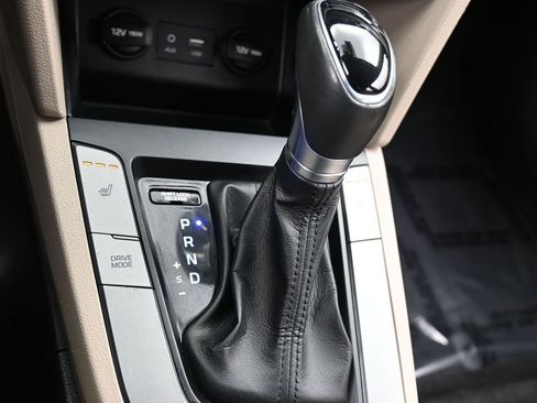 Used 2020 Hyundai Elantra Value Edition image 25
