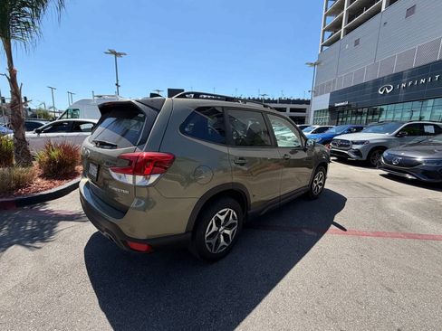 Used 2024 Subaru Forester Premium AWD/4WD image 2