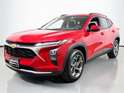 New 2026 Chevrolet Trax LT w/ Sunroof Package image 1