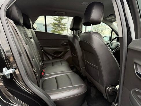 Used 2022 Chevrolet Trax LT w/ Premium Seat Package image 11